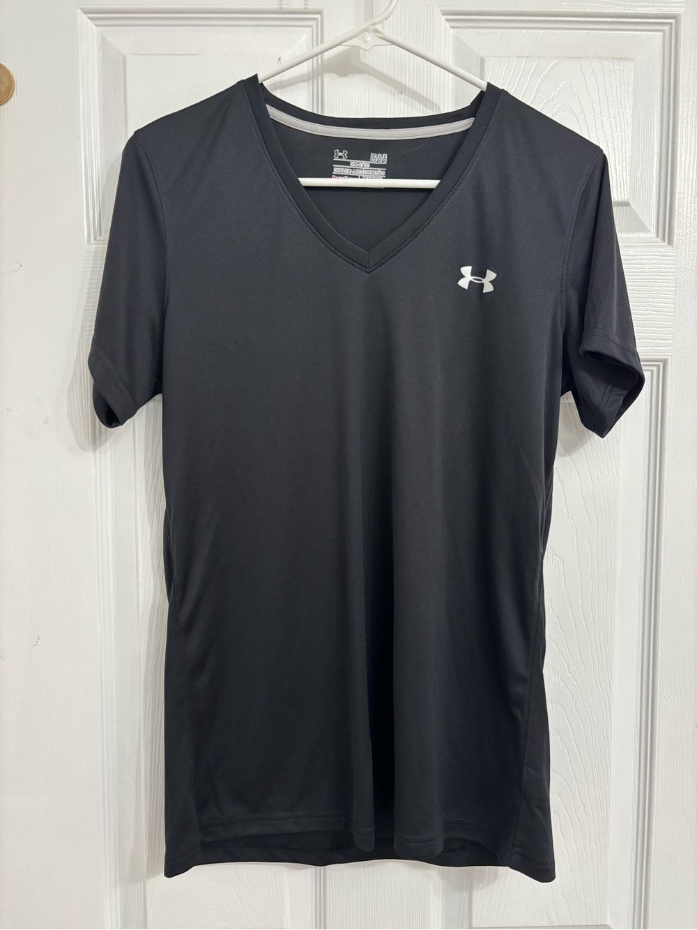 Under Armour Women's Black HeatGear® Performance V-Neck Tee – Size Large